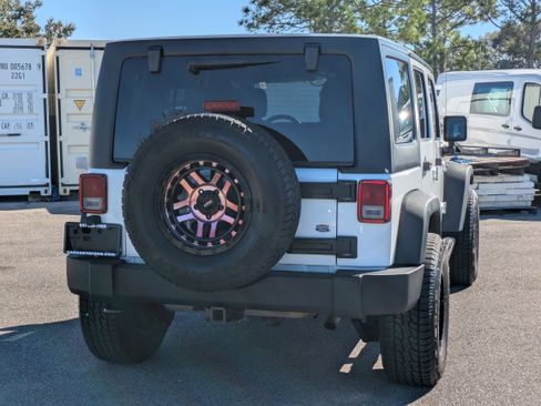 Used 2012 Jeep Wrangler Unlimited Sport image 4