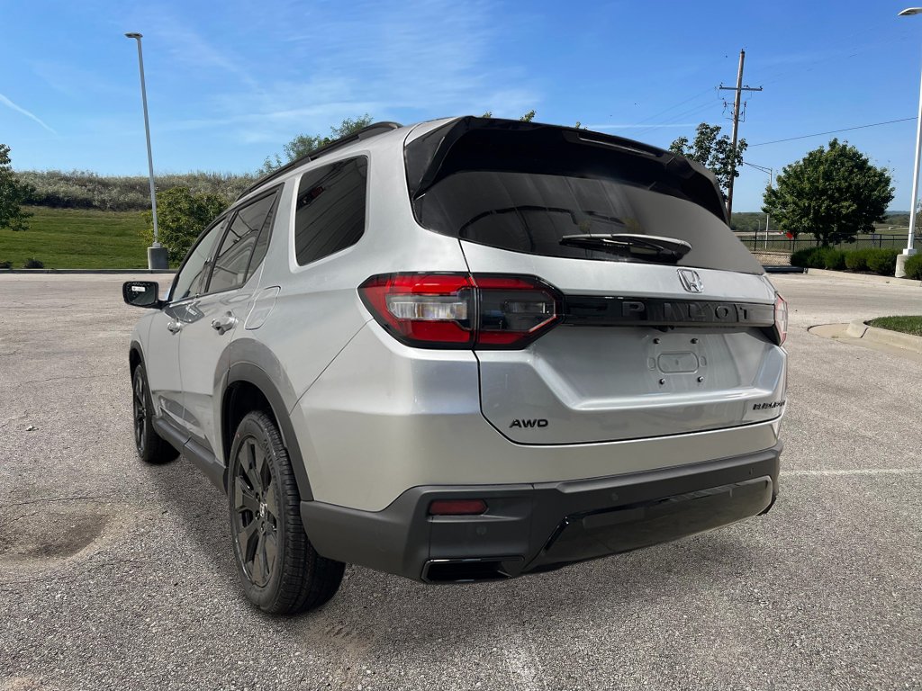New 2026 Honda Pilot Black Edition image 4