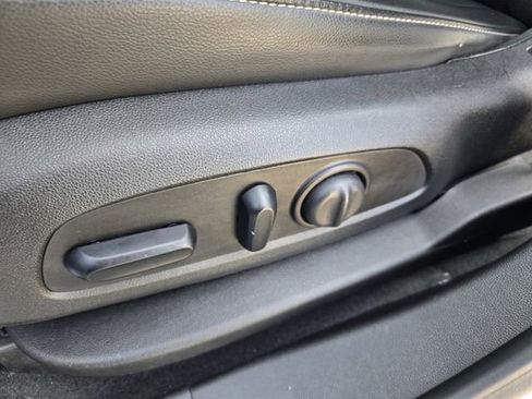 Used 2023 GMC Acadia SLT image 26