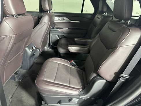 Used 2025 Ford Explorer Platinum RWD image 24