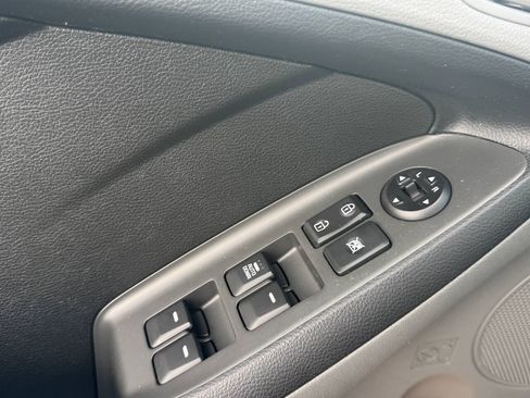 Used 2017 Kia Forte LX FWD image 17