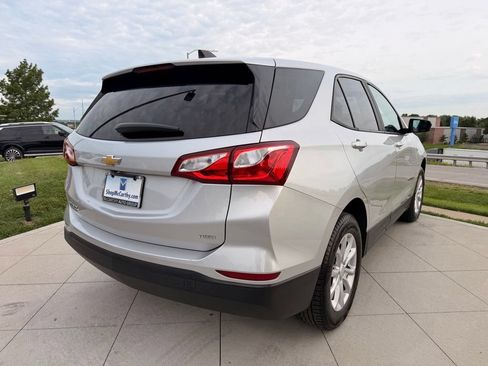 Used 2021 Chevrolet Equinox LS w/ LS Convenience Package AWD/4WD image 9