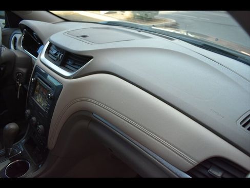 Used 2017 Chevrolet Traverse LT w/ Style and Technology Package image 38