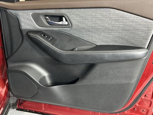 Used 2023 Nissan Rogue SV FWD image 30