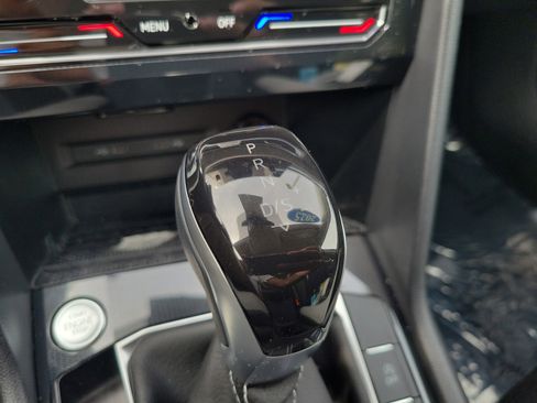 Certified 2025 Volkswagen Taos SE FWD image 29