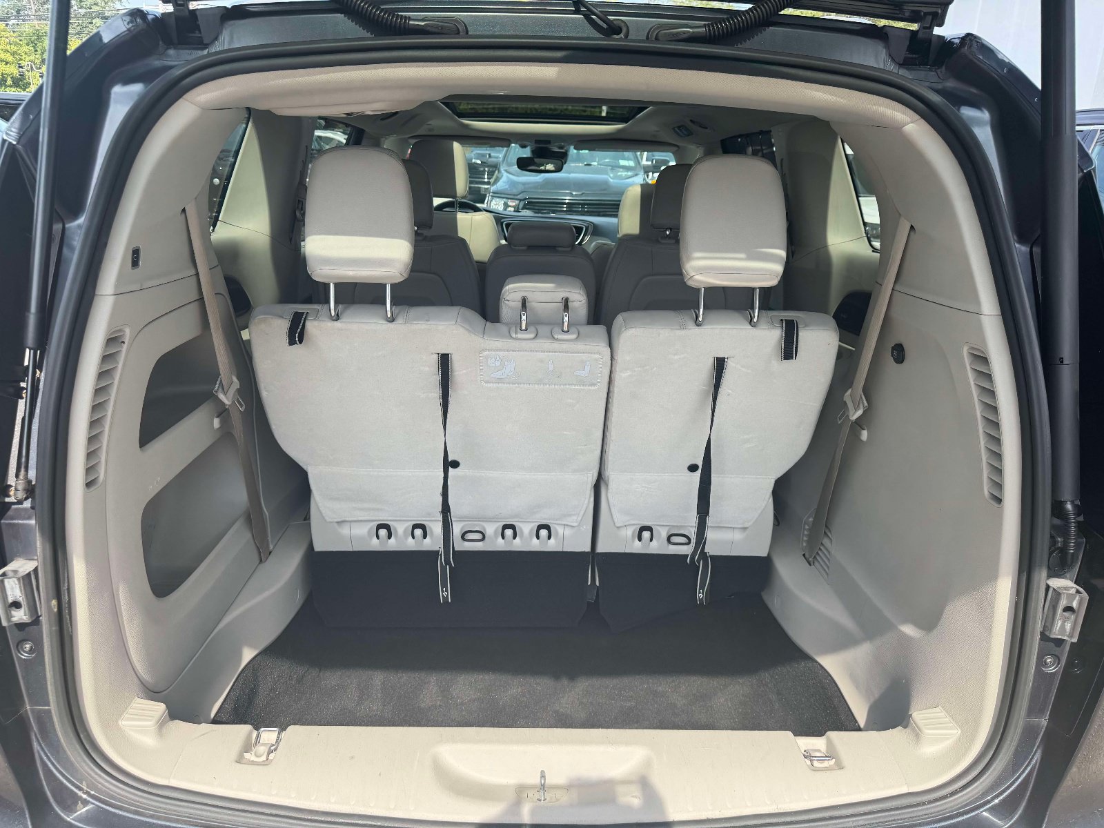 Used 2020 Chrysler Pacifica Touring-L w/ Advanced Safetytec Group FWD image 16