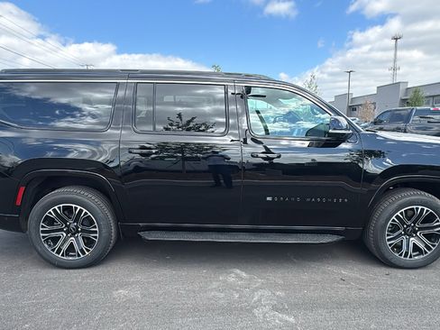 New 2026 Jeep Grand Wagoneer L 2WD image 4
