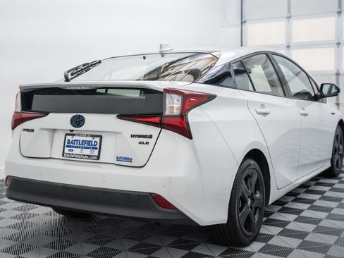 Certified 2021 Toyota Prius FWD image 5