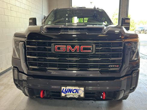 Used 2024 GMC Sierra 2500 AT4 w/ AT4 Premium Plus Package AWD/4WD image 8