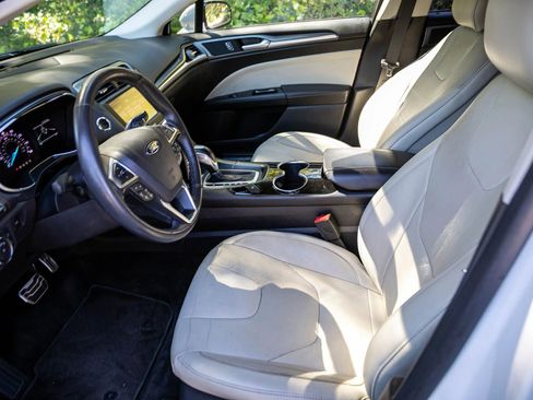 Used 2015 Ford Fusion Titanium FWD image 27