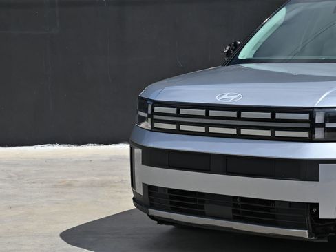 Used 2025 Hyundai Santa Fe SEL FWD image 8