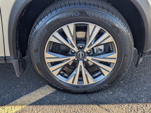 Certified 2023 Nissan Rogue SV image 10