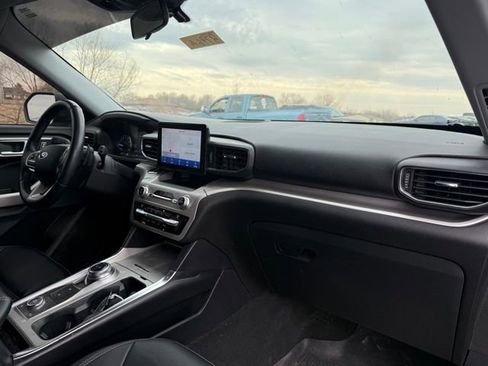 Used 2021 Ford Explorer XLT w/ Equipment Group 202A image 13