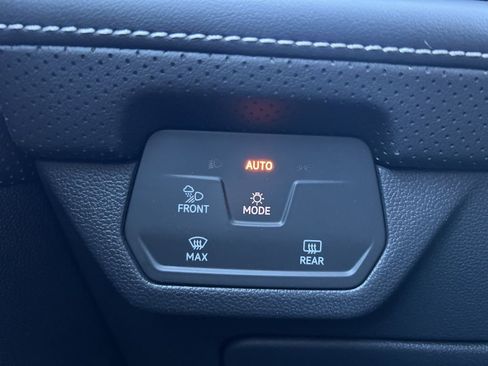 Used 2024 Volkswagen Atlas SE image 16