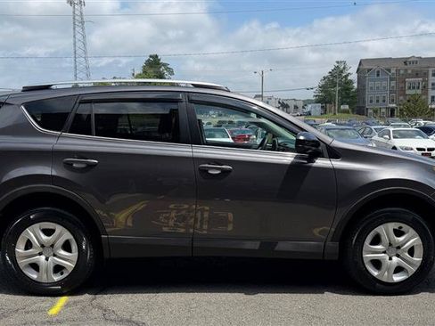Used 2017 Toyota RAV4 LE AWD/4WD image 12