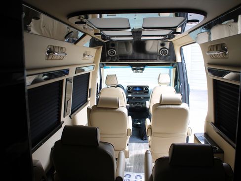 Used 2023 Mercedes-Benz Sprinter 3500 image 44