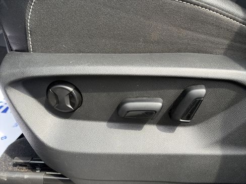 Used 2024 Volkswagen Atlas SE image 25