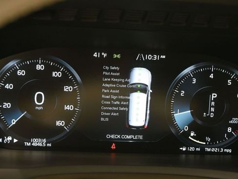 Used 2021 Volvo XC90 T6 Momentum w/ Advanced Package image 8