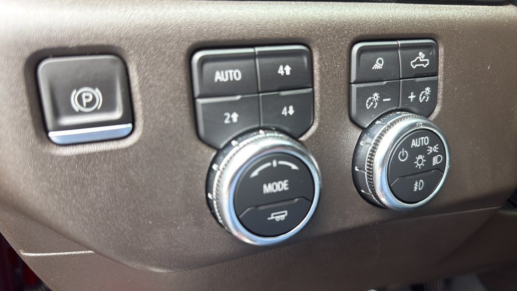 Used 2023 GMC Sierra 1500 SLT AWD/4WD image 17