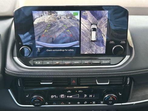 Used 2021 Nissan Rogue Platinum image 34