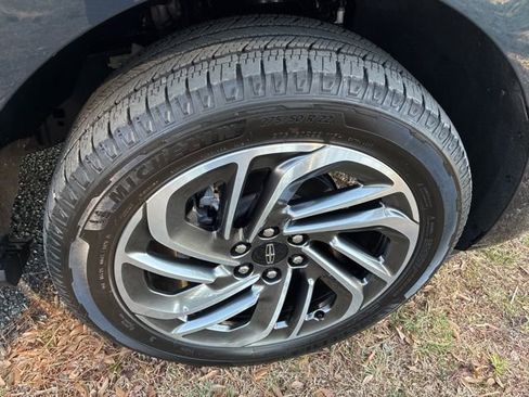 Certified 2025 Lincoln Navigator Reserve image 16