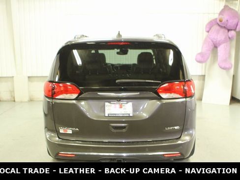 Used 2017 Chrysler Pacifica Limited image 31