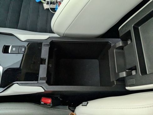 Used 2025 Mitsubishi Outlander SE image 27