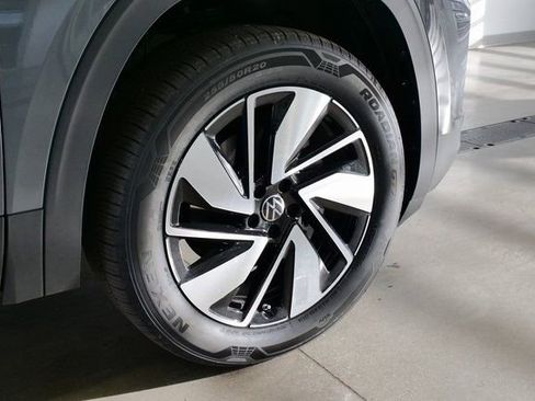 New 2026 Volkswagen Atlas SEL image 9