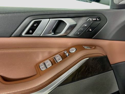 Used 2023 BMW X7 xDrive40i w/ M Sport Package AWD/4WD image 18