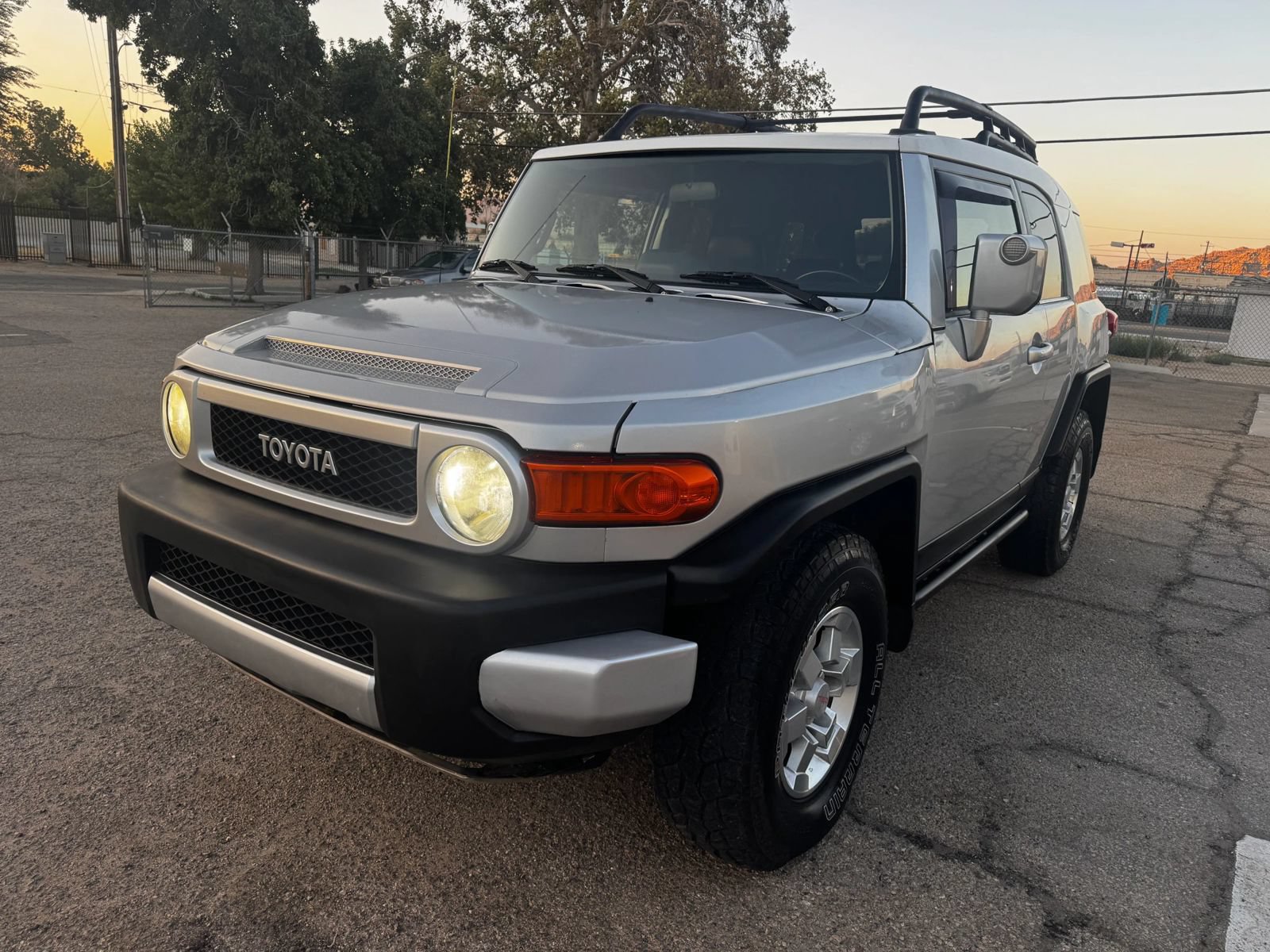 Used 2007 Toyota FJ Cruiser 4WD w/ Upgrade Pkg 2 image 2