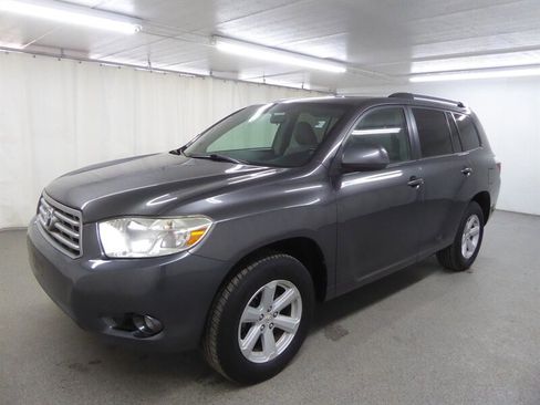 Used 2010 Toyota Highlander SE image 3