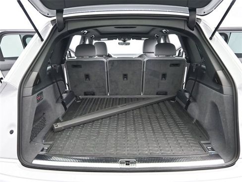 Used 2018 Audi Q7 3.0T Prestige image 10