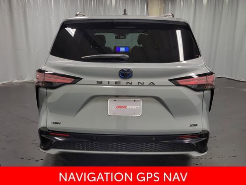 Used 2025 Toyota Sienna XSE image 7
