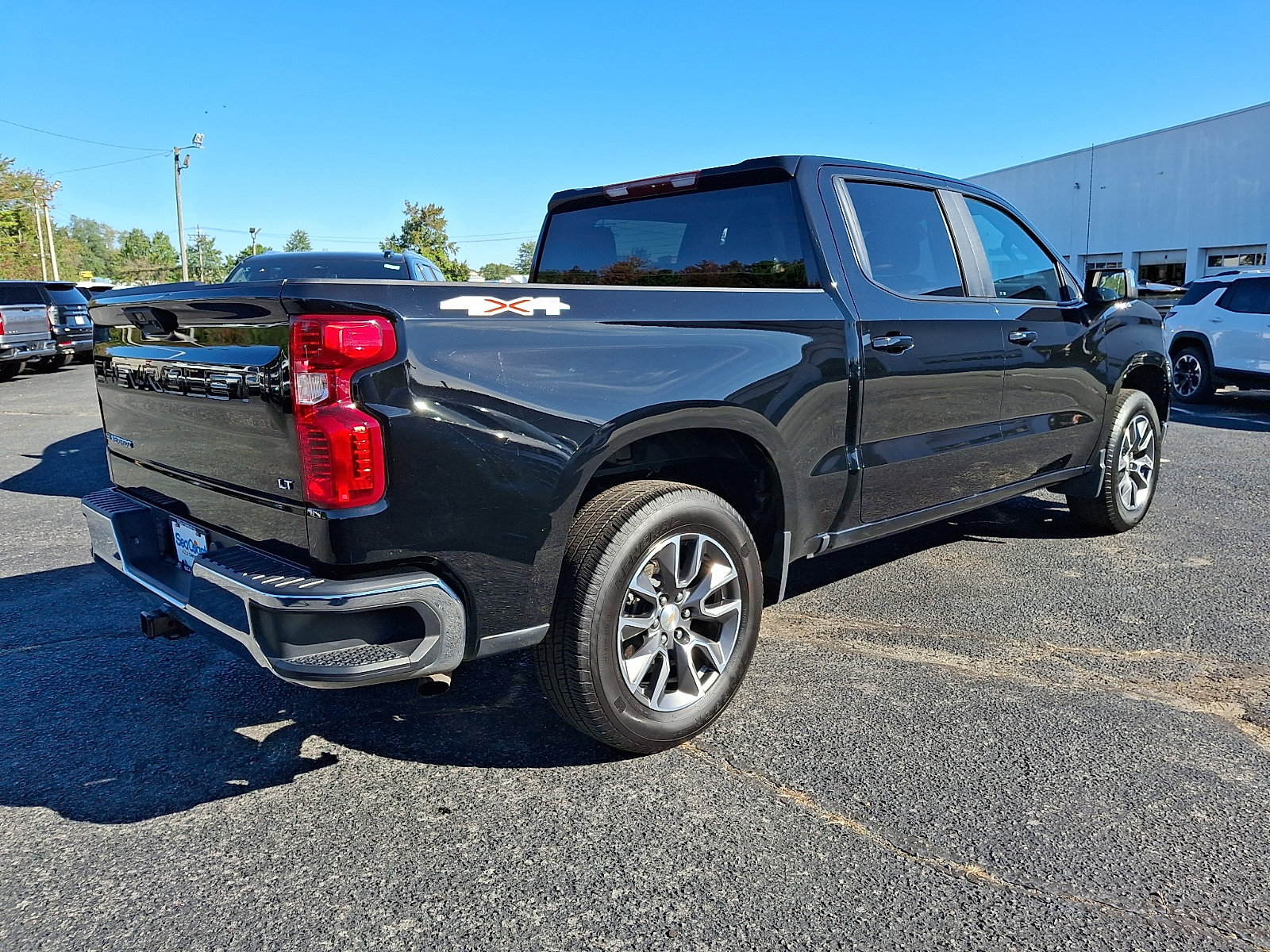 Used 2025 Chevrolet Silverado 1500 LT AWD/4WD image 6