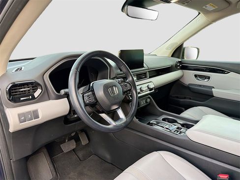 Used 2024 Honda Pilot Touring image 9