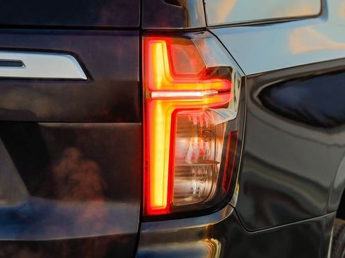 Used 2024 Chevrolet Suburban Premier image 10