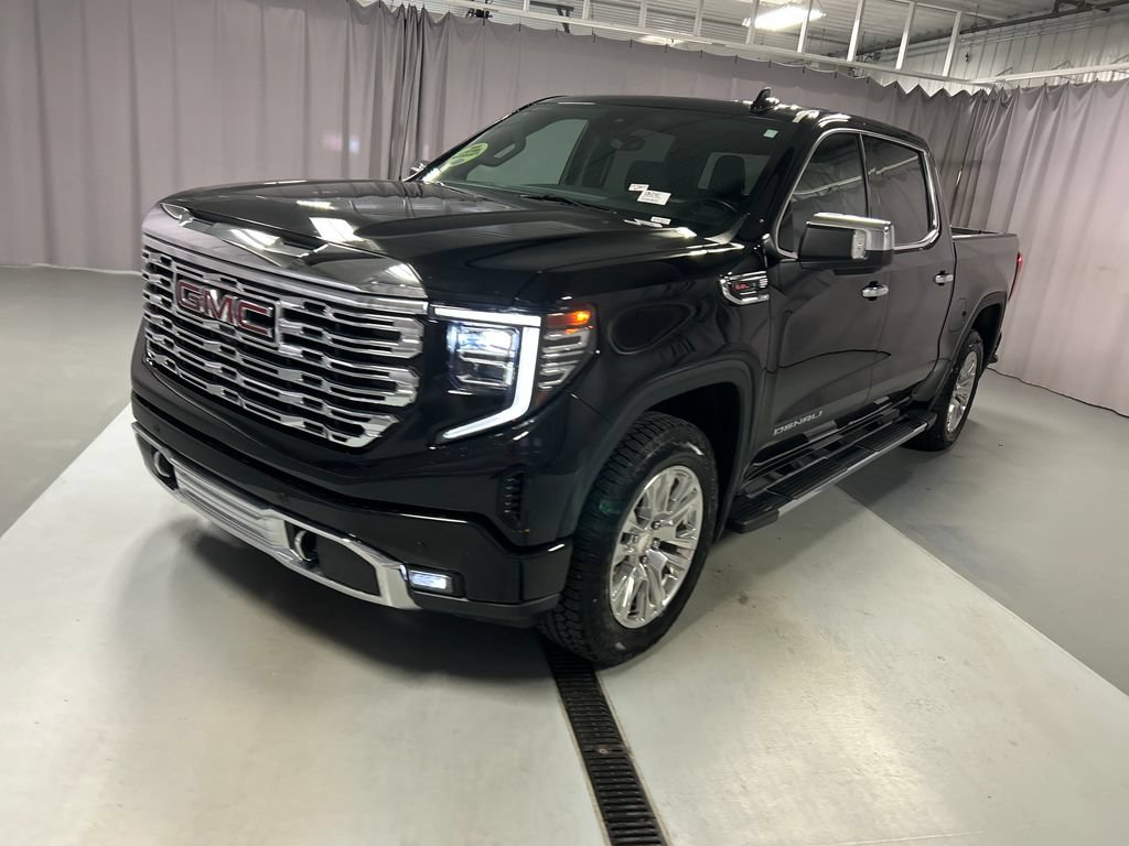 Used 2024 GMC Sierra 1500 Denali w/ Technology Package AWD/4WD image 3