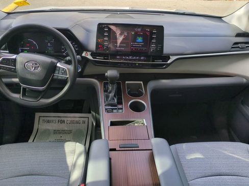Used 2021 Toyota Sienna LE image 14