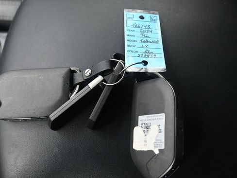 Used 2024 Kia Telluride LX image 23