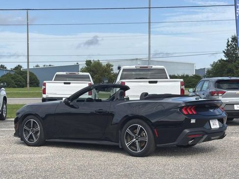 Used 2025 Ford Mustang Premium RWD image 8