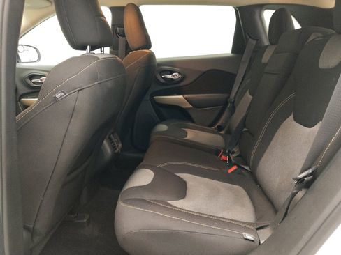 Used 2018 Jeep Cherokee Latitude image 18