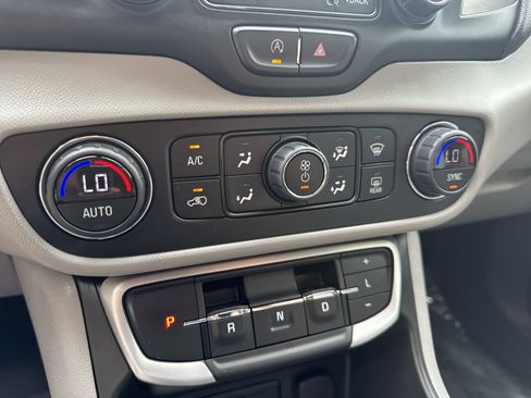 Used 2022 GMC Terrain SLT AWD/4WD image 17