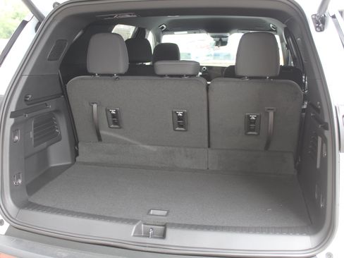 New 2026 Chevrolet Traverse LT w/ Driver Confidence Package AWD/4WD image 17
