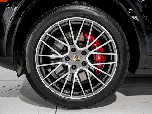 Used 2022 Porsche Cayenne S image 48