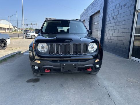 Used 2017 Jeep Renegade Trailhawk AWD/4WD image 3