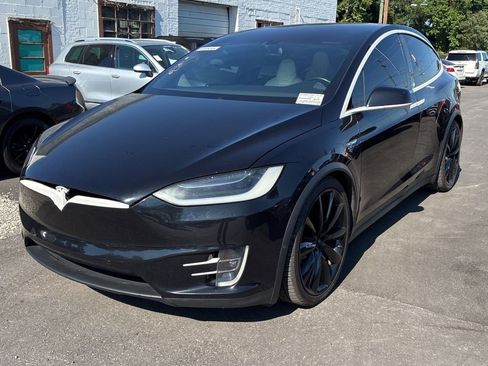 Used 2016 Tesla Model X 90D AWD/4WD image 2