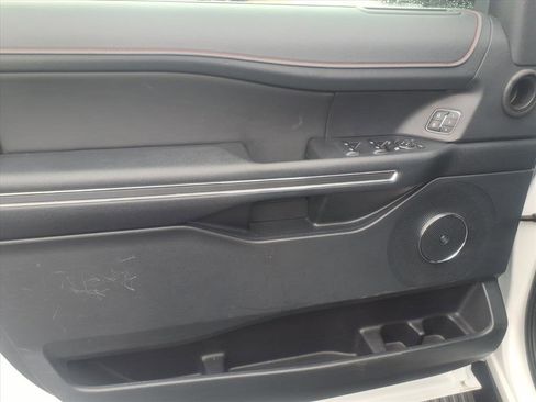 Used 2022 Ford Expedition Limited image 12
