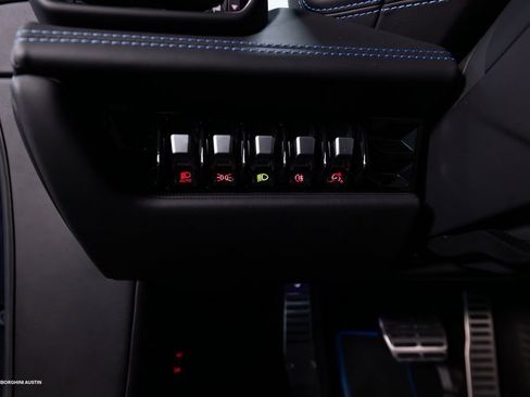 Used 2021 Lamborghini Huracan EVO image 25