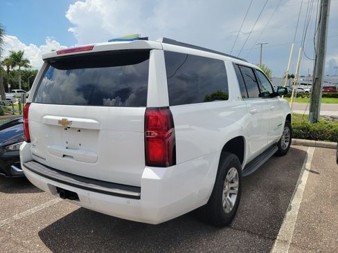 Used 2020 Chevrolet Suburban LT RWD image 4