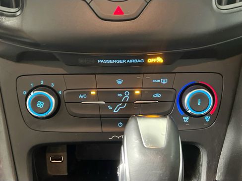 Used 2015 Ford Focus SE FWD image 26